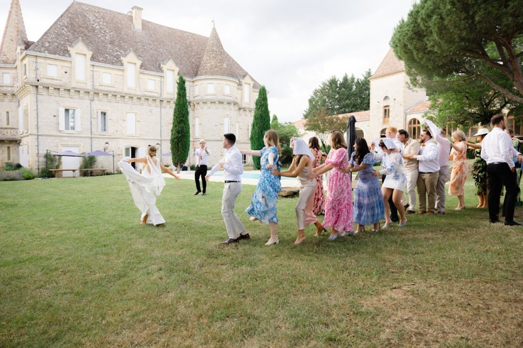 5.-Singing-Waiters-in-France-Chateau-Conga