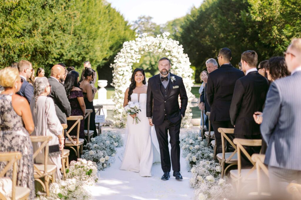 5-White-ceremony-flowers-for-wedding-in-France-at-venue-Chateau-de-la-Couronne-by-Shevstovy-copy