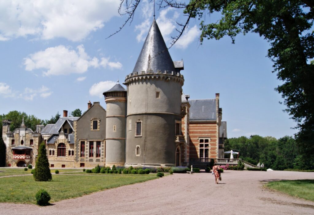 French Wedding Chateau and Chateaux with English Speaking Suppliers for the perfect wedding in France